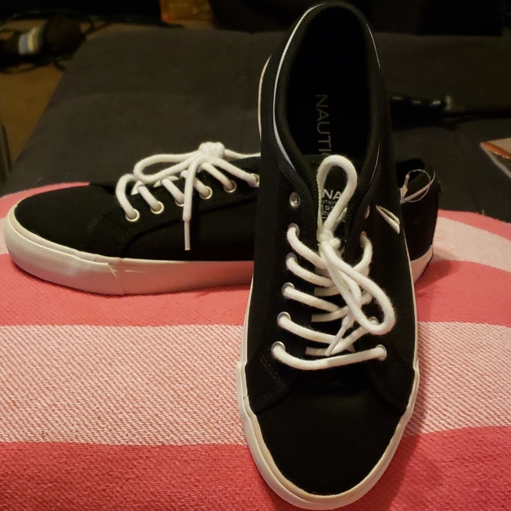 Nautica men's tennis shoes